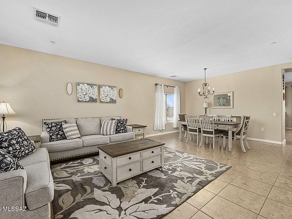 3rd image of 843 W Vuelta Granadina
