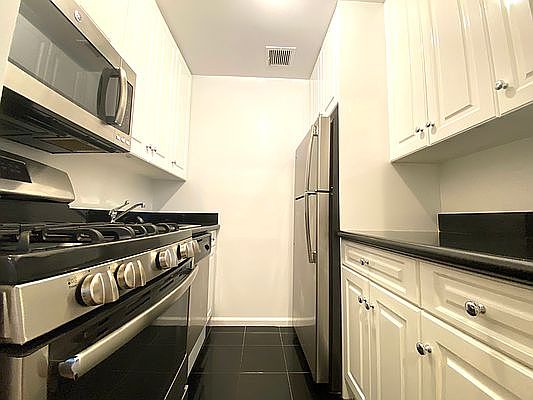 3rd image of 201 E 12th St APT G10