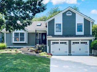 15520 Glenwood St, Overland Park, KS 66223