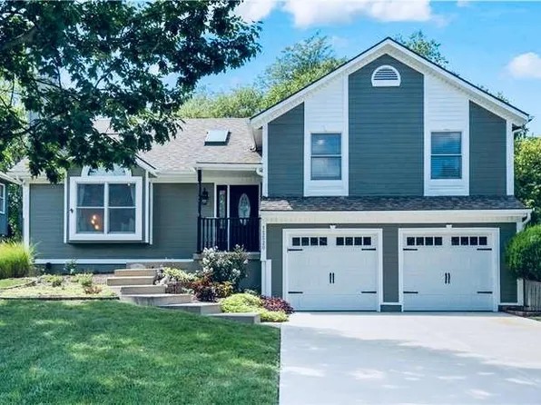 15520 Glenwood St, Overland Park, KS 66223