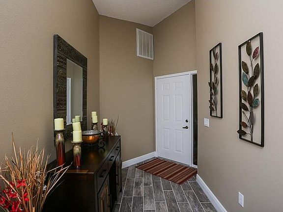 4th image of 4431 Ascot Cir