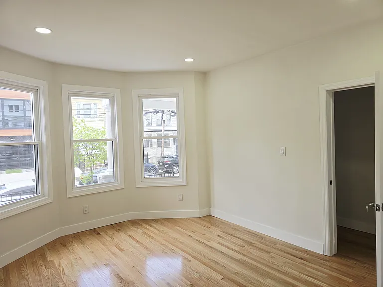 15 Dwight St — Photo 6