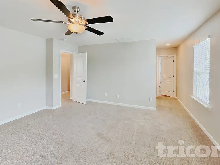 923 Avondale Dr — Photo 5