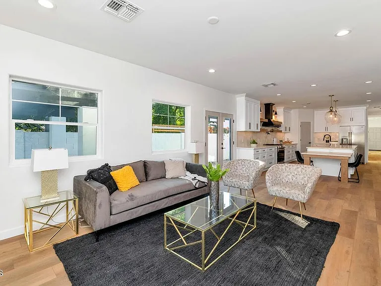 938 E Coronado Rd — Photo 20