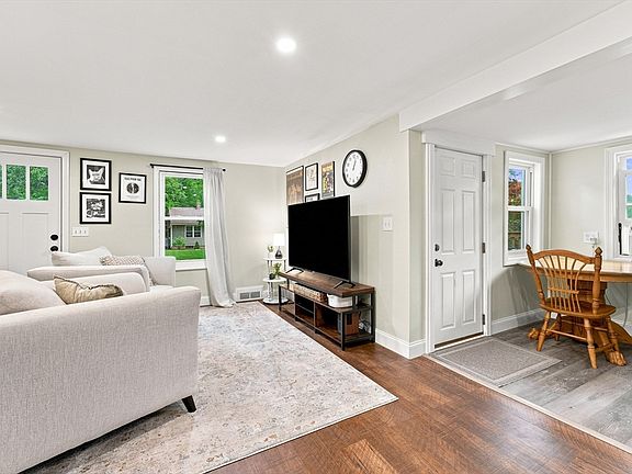 4th image of 92 Sylvan Ln
