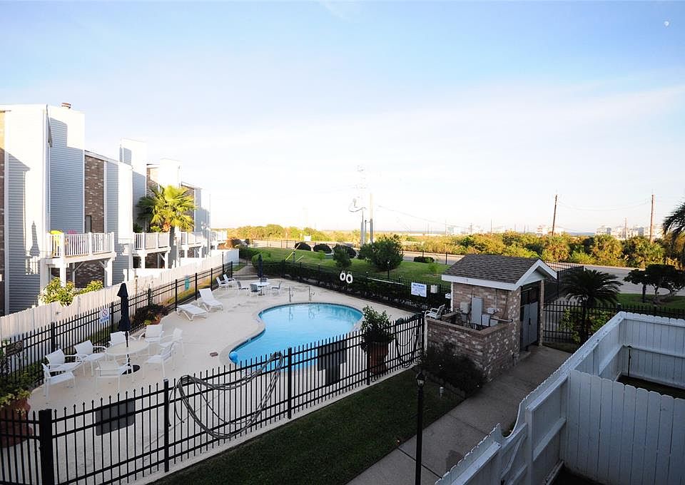 1st image of 204 Seawall Blvd #204