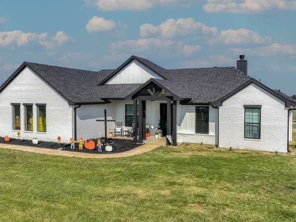 220 La Cresta Ln, Mineral Wells, TX 76067