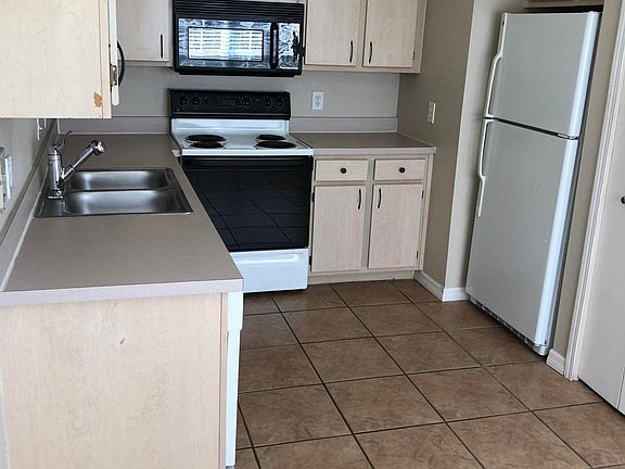 3rd image of 1701 The Greens Way APT 1413