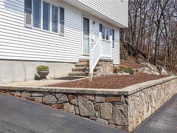 4th image of 97 Angell Ave