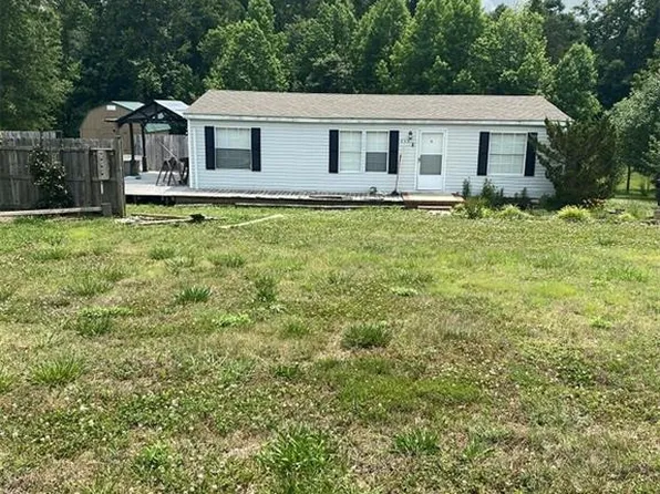 230 Steamboat Dr, Reidsville, NC 27320