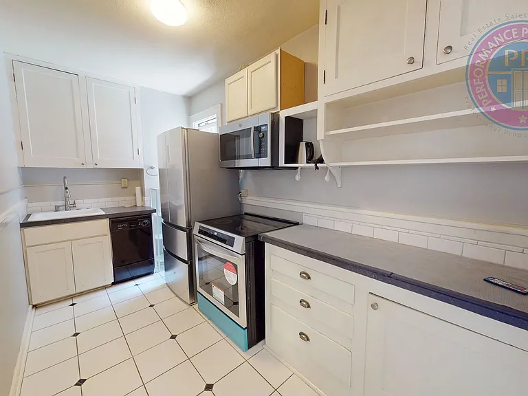 1811 NW Couch St #406 — Photo 8