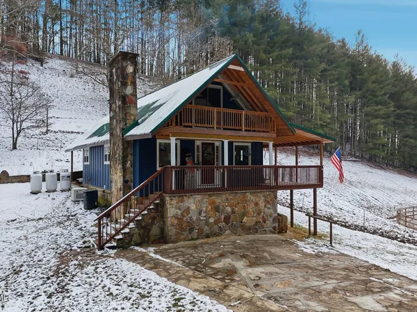 1670 Cutter Crk, Clintwood, VA 24228