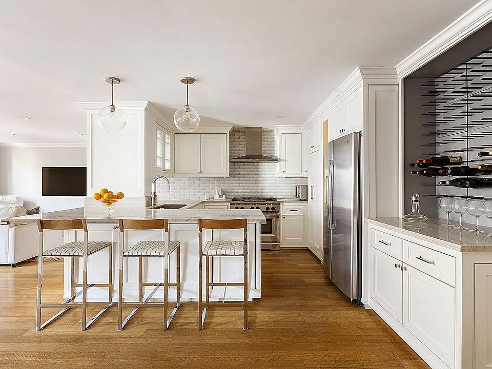 1st image of 165 W 66th St APT 8Z