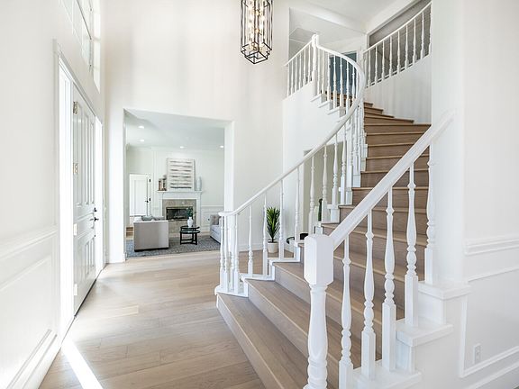 3rd image of 4664 E GROVE Circle