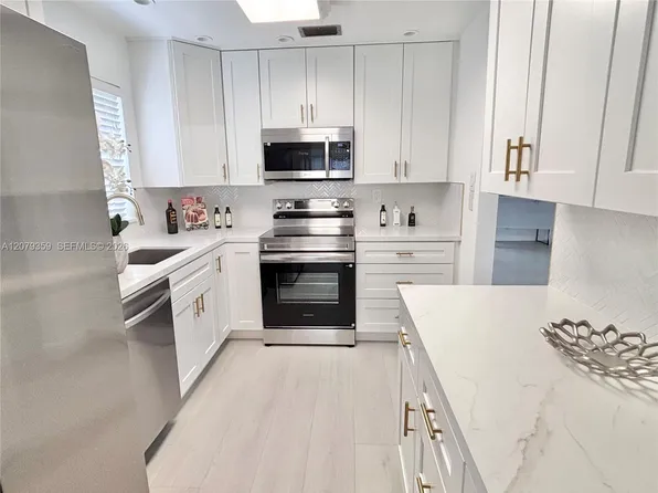 2377 SW 16th Dr, Deerfield Beach, FL 33442