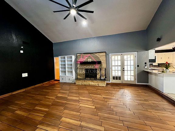 3rd image of 4649 Oak Knoll St