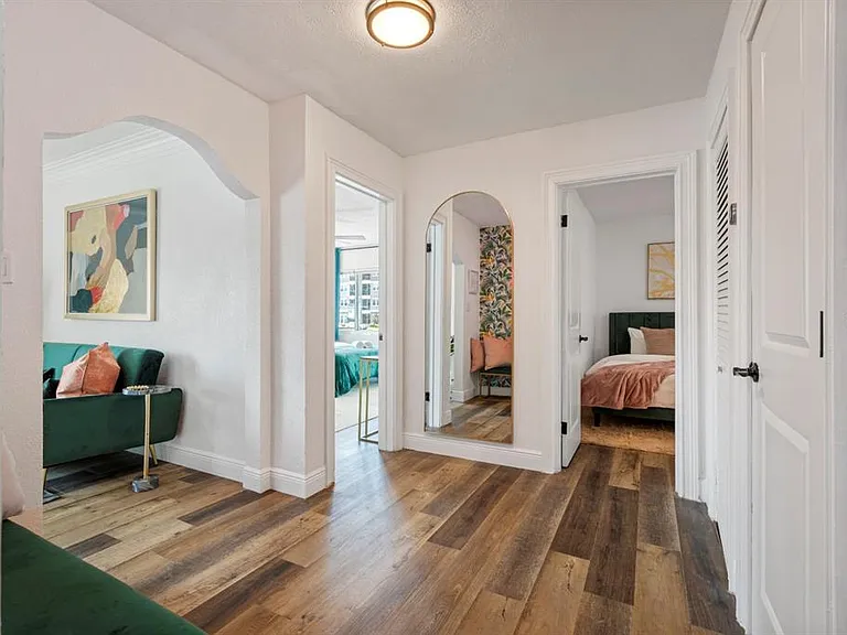 2402 W Cypress St — Photo 13