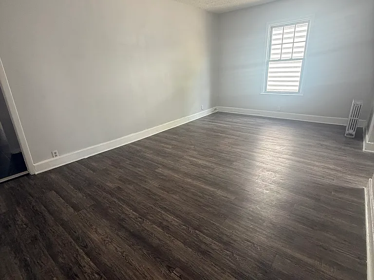 381 Leslie St #1B — Photo 7