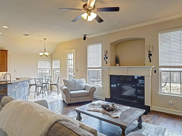 2440 Deerwood Dr — Photo 14