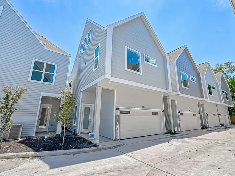 6127 W Montgomery Rd — Photo 1