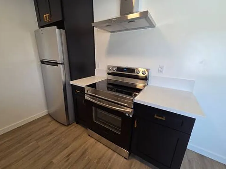 1313 Huntington Dr — Photo 4