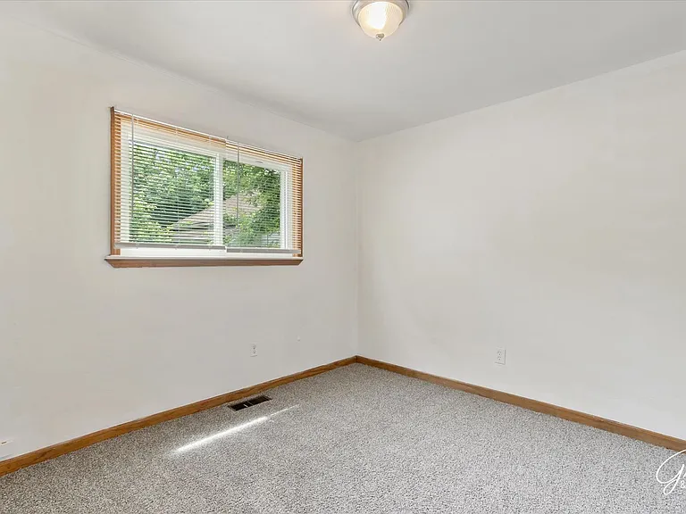 8684 Republic Ave — Photo 18