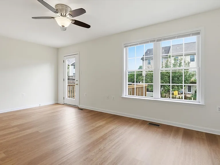32 Mabel Ln — Photo 10