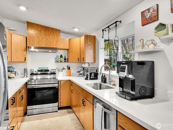 4th image of 8415 238th Street SW