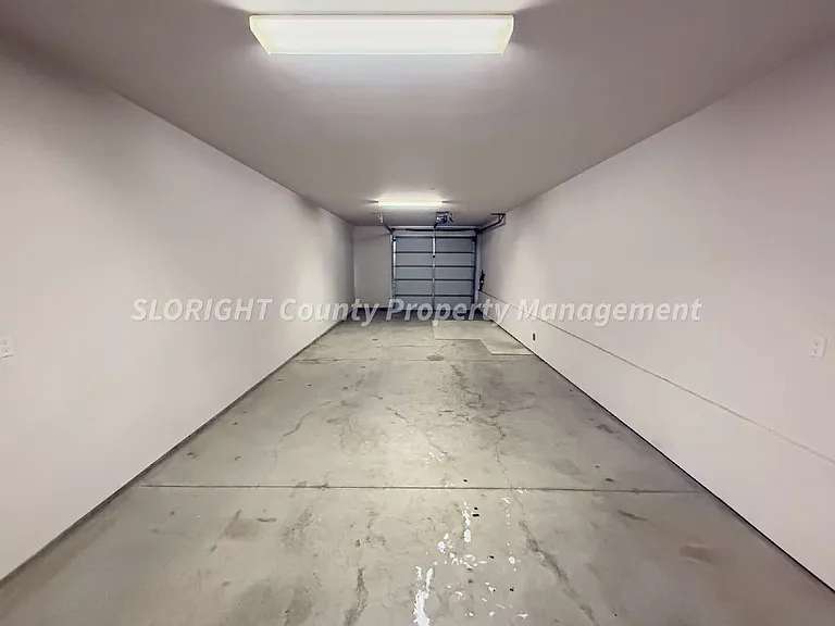 941 Humbert Ave — Photo 8