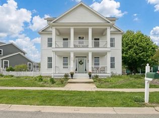 860 Blazing Star Rd, Grayslake, IL 60030