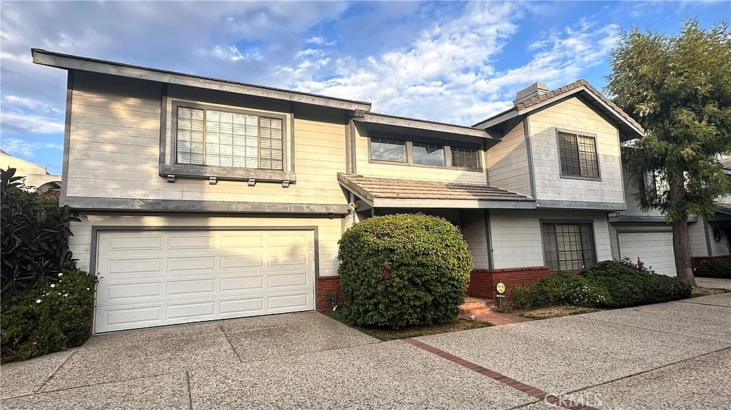 3 bed, 1966 sqft, $4,100 — Photo 2
