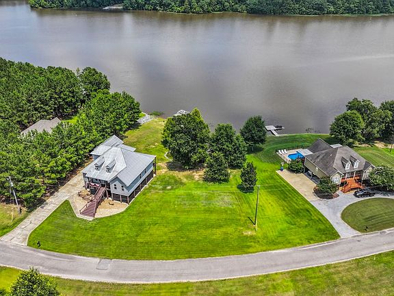 4th image of 722 Lakeshore Dr