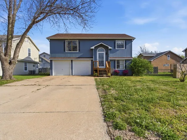 210 Butterfield Rd, Manhattan, KS 66502