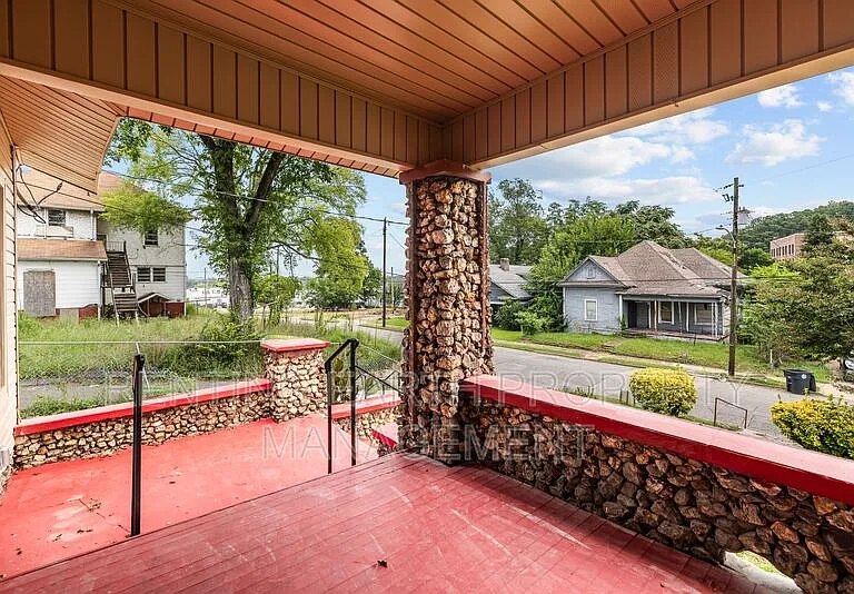 2320 Court R — Photo 20