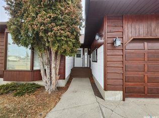 5003 Post Pl, Macklin, SK S0L2C0