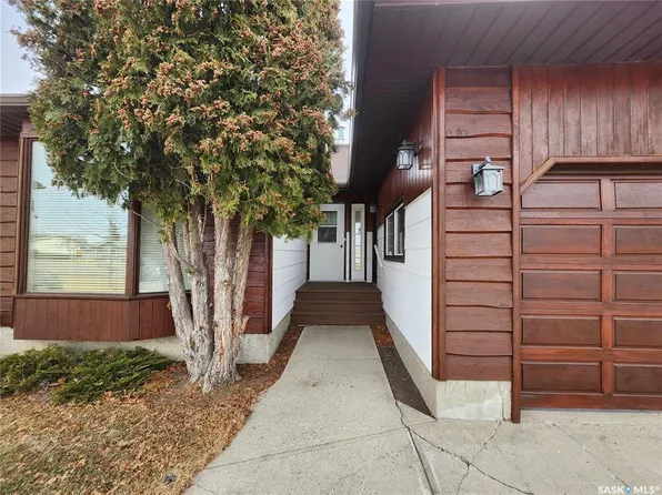 5002 Post PLACE, Macklin, SK S0L 2C0