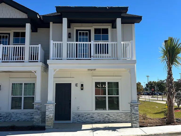 850 Maxine Ct #E — Photo 1