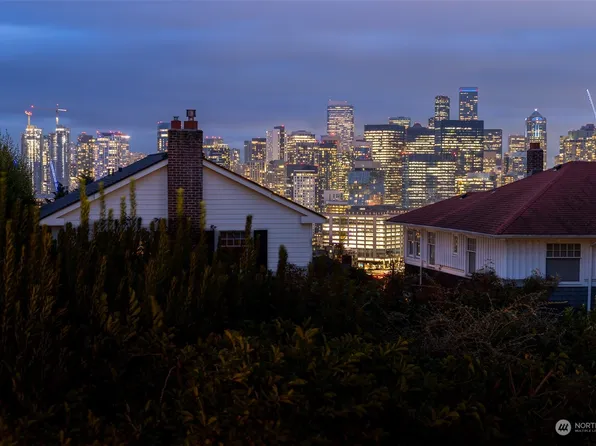 1221 Bigelow Avenue N, Seattle, WA 98109