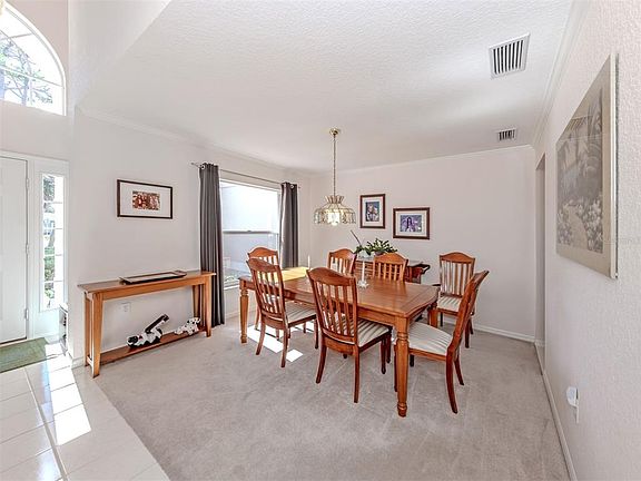 5th image of 897 Colonial Rd