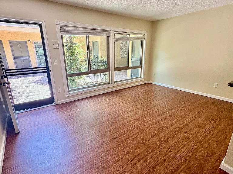 370 Temple Ave #5 — Photo 2