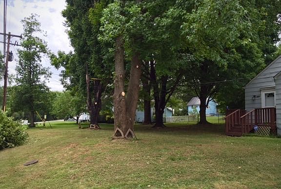 2nd image of 1007 Henrietta Dr
