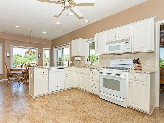 5th image of 17881 Hickory Cir