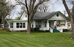 3rd image of 300 Kroschel St
