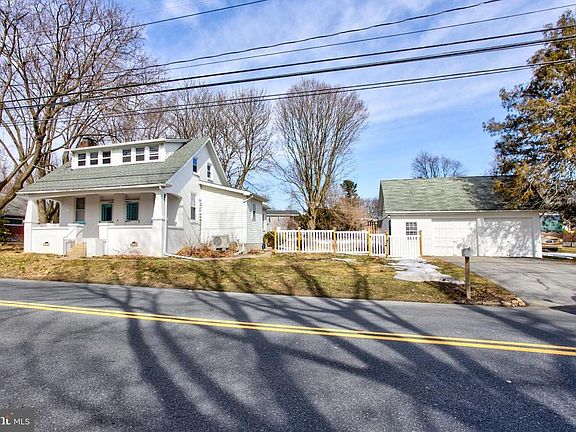 4th image of 379 E Roseville Rd