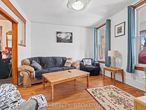 4th image of 212 Rideau St