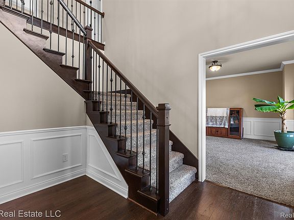 5th image of 49586 Manistee Dr