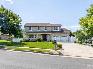8 Hansen Dr, Edison, NJ 08820