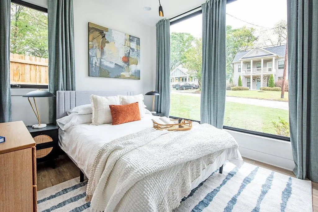 2 bed, 750 sqft, $3,900 — Photo 3