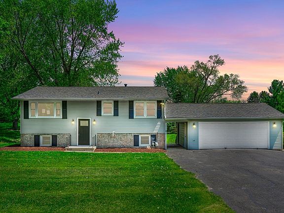 3rd image of 1134 Randall Dr