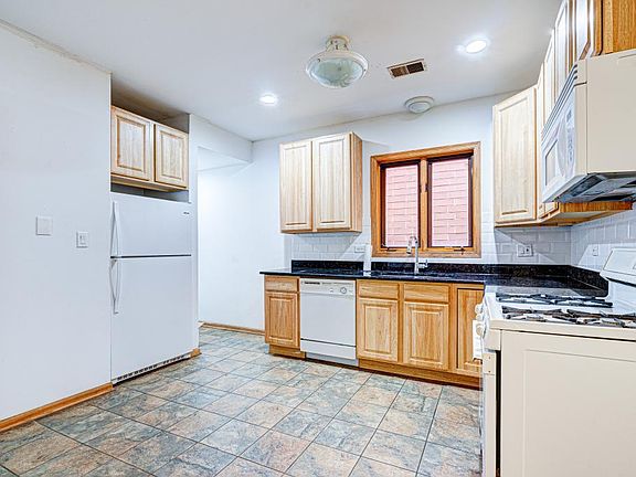 5th image of 830 S Claremont Ave #2